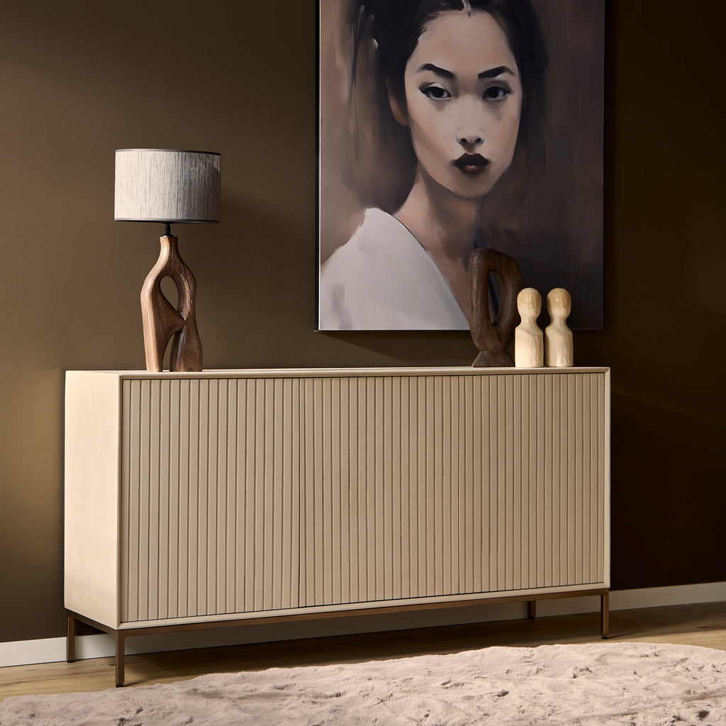 Sideboard Mandy Sand 165x45x85 cm – Mangoholz Kommode mit Lamellenfront & elegantem Metallrahmen