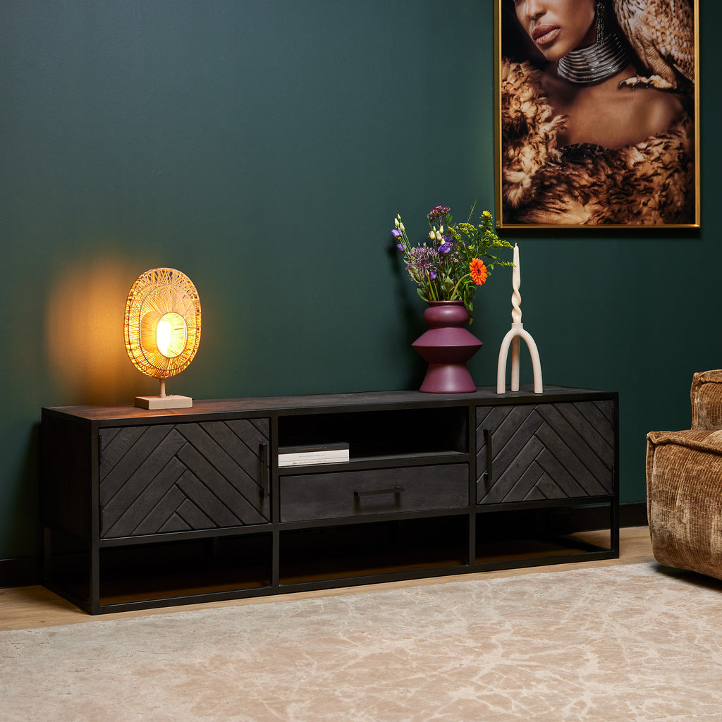 TV Board Sydney Schwarz 165x45x50 cm – Mangoholz Lowboard mit 2 Türen, 1 Schublade & offenem Fach im Fischgrät-Design