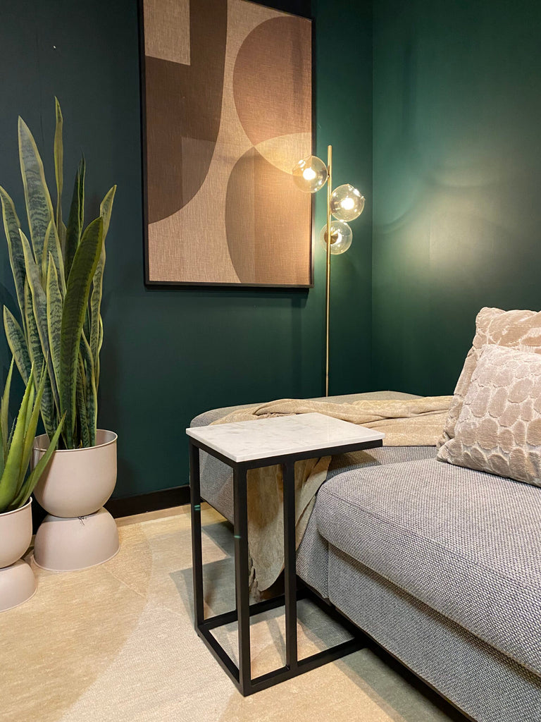 Beistelltisch Ovan mit Marmorplatte – Weißer Marmor & schwarzes Metallgestell, 40 x 30 x 54 cm, edler Akzent & praktischer Helfer