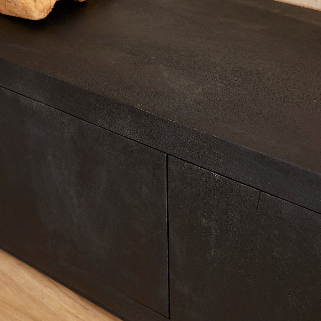 TV-Board Bali Schwarz – Lowboard aus Mangoholz mit Push-to-Open Türen, 150 x 42 x 46 cm