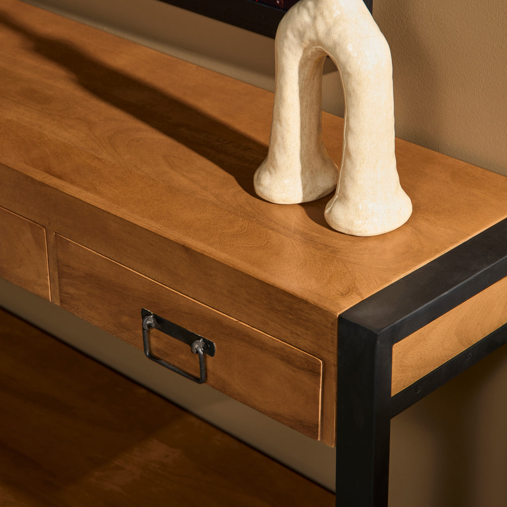 Konsolentisch Bori Natur – eleganter Tisch aus Mangoholz mit schwarzem Metallgestell & 3 Schubladen, 150 x 35 x 76 cm