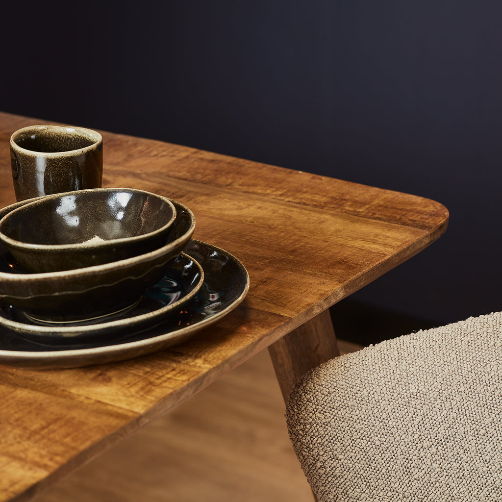 Esstisch Raven Natur – Quadratischer Massivholztisch aus Mangoholz mit modernen Holzstreifen, 90 x 90 x 76 cm