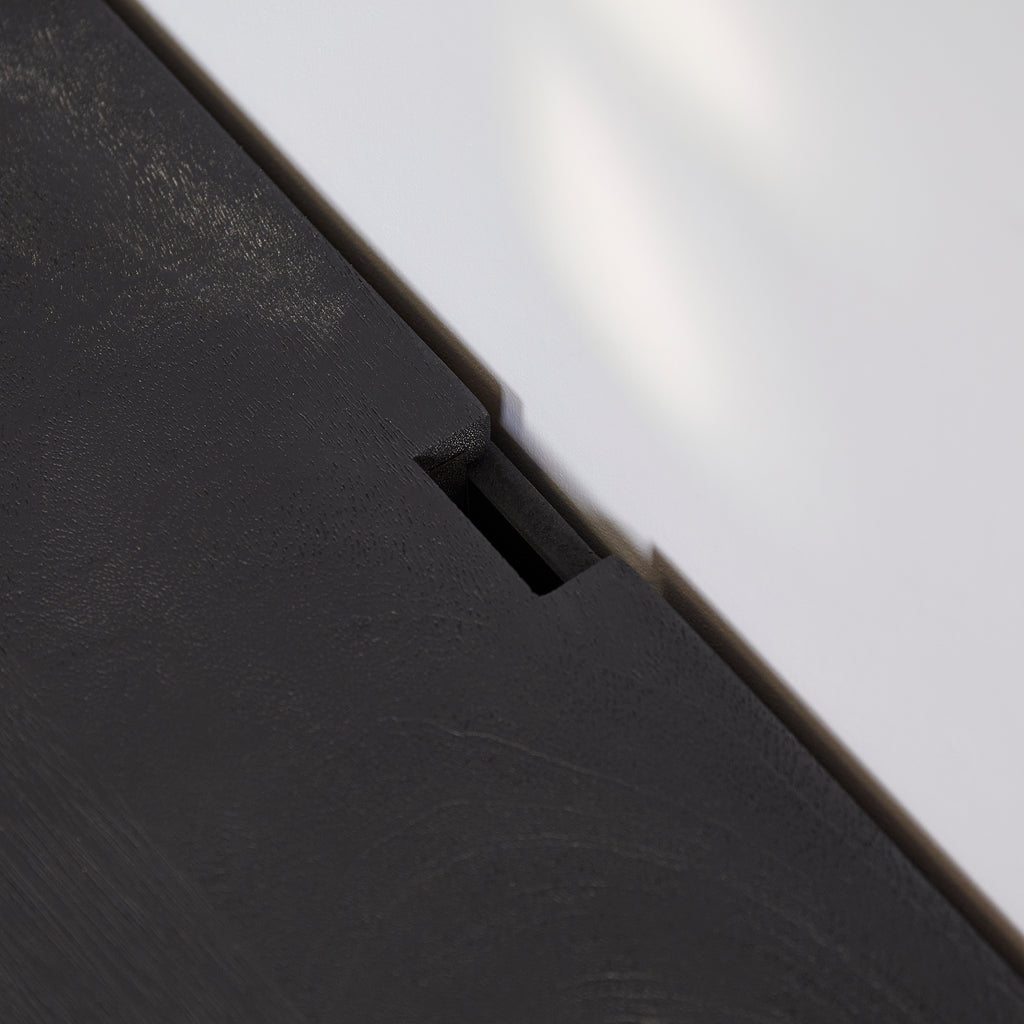 Schwebendes TV-Board Focus Schwarz - 240 cm – Mangoholz Lowboard mit Push-to-Open & grifflosen Türen, Wandmontage, 240×35×30 cm