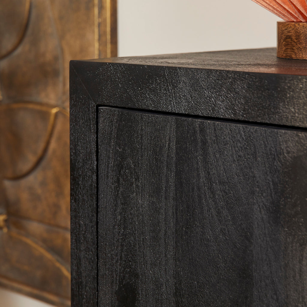 Sideboard Bali Schwarz – moderne Kommode aus Mangoholz mit 3 Türen & Push-to-Open, 150 x 45 x 80 cm