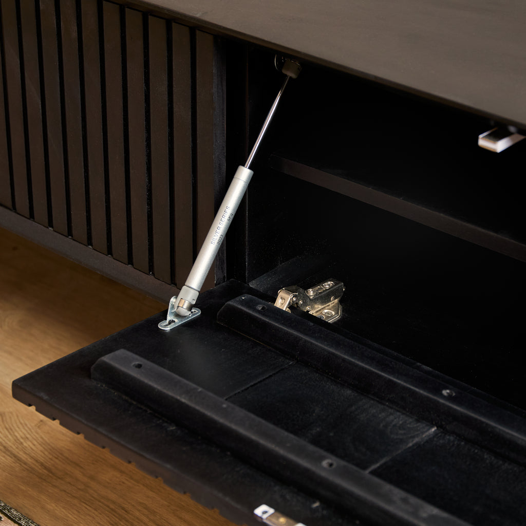 TV-Board Mandy Schwarz schwebend – 120×35×30 cm, Mangoholz mit vertikalem Lattenmuster & Push-to-Open