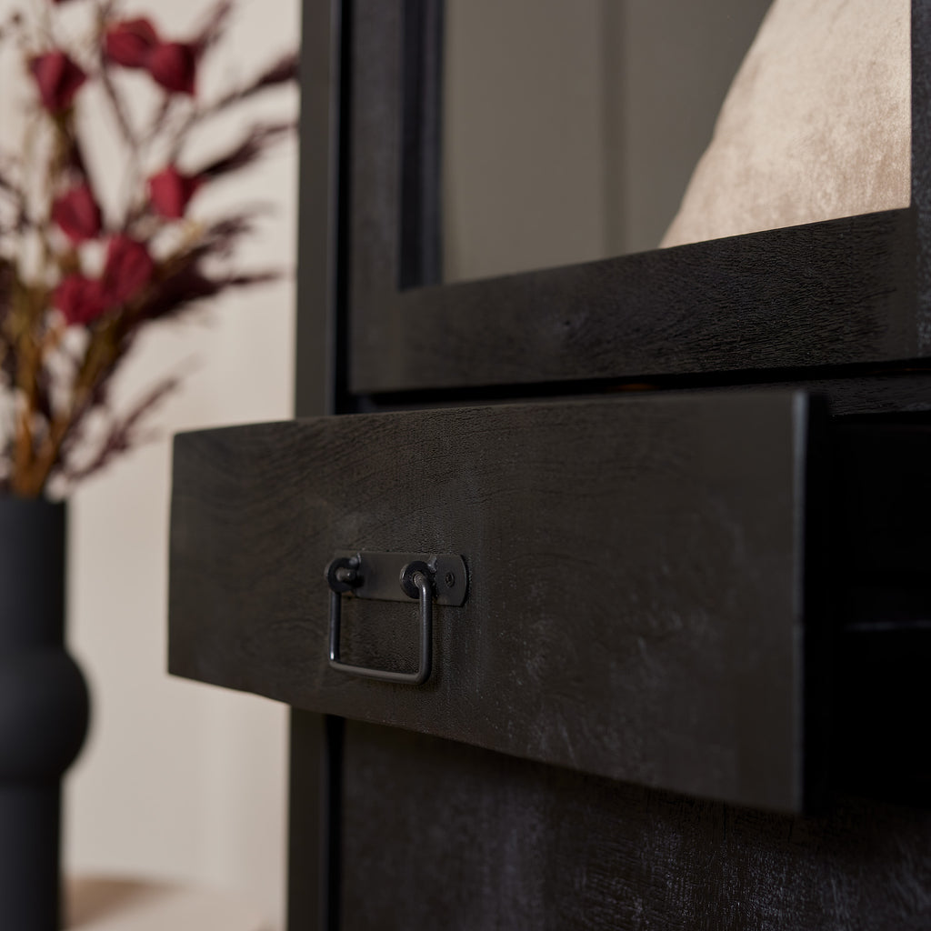 Vitrine Bori Schwarz – Mangoholz mit Metallrahmen, 2 Schubladen, 4 Türen & Regalfächer, 115 x 45 x 180 cm