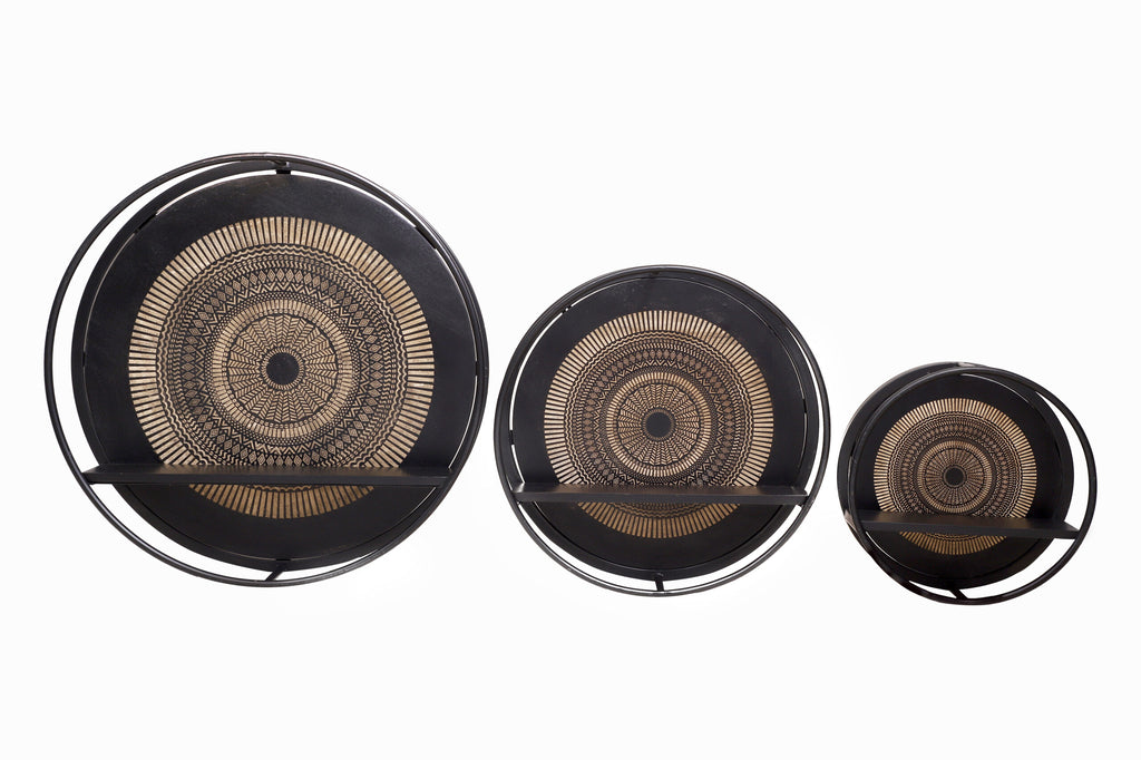 Wandregal Melo Schwarz – Regal aus massivem Holz mit Metallrahmen & dekorativer Holzschnitzerei, 68 x 20 x 68 cm