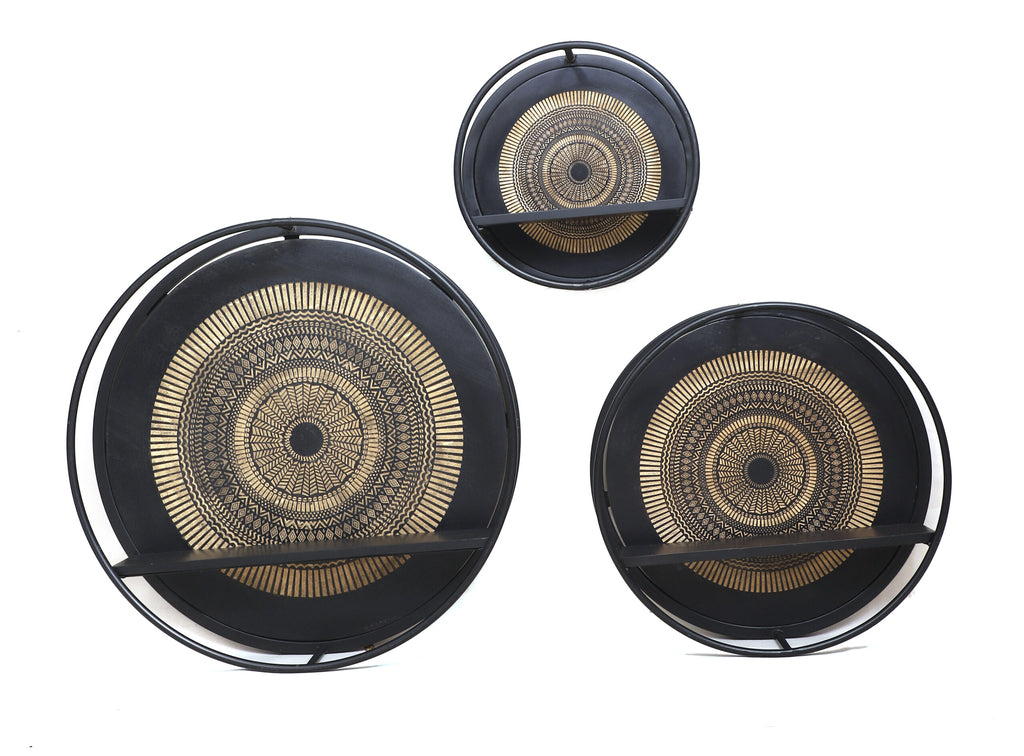 Wandregal Melo Schwarz – Regal aus massivem Holz mit Metallrahmen & dekorativer Holzschnitzerei, 68 x 20 x 68 cm