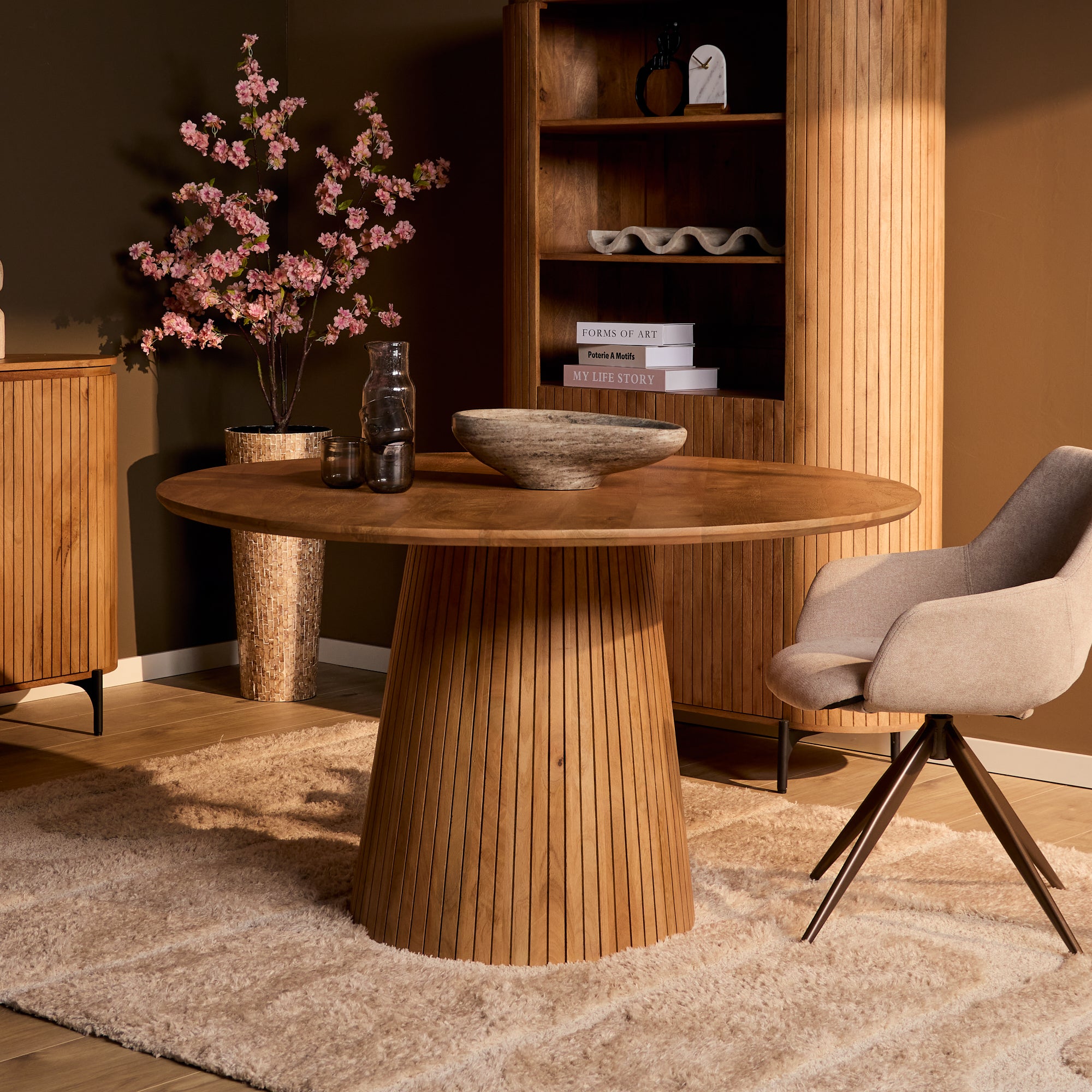 Esstisch Sole Natur Ø130x76 cm – runder Mangoholz Tisch mit Lamellenfuß, stilvoll & zeitlos