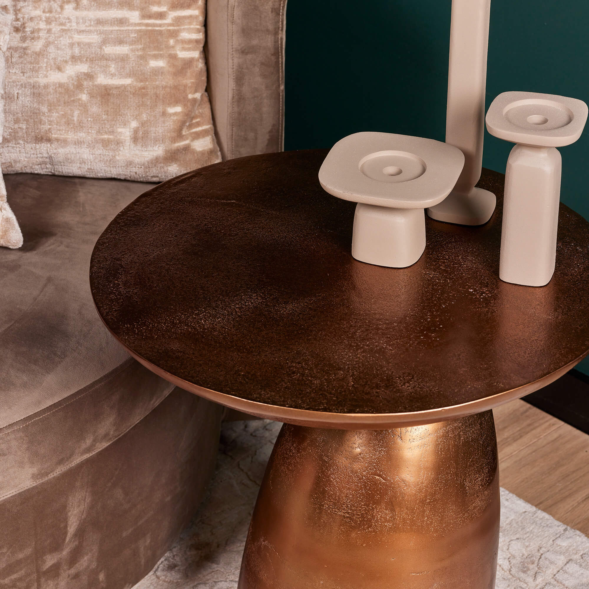 Beistelltisch Jarah Kupfergold – runder Aluminiumtisch mit edlem Metall-Finish, 55 x 55 x 55 cm