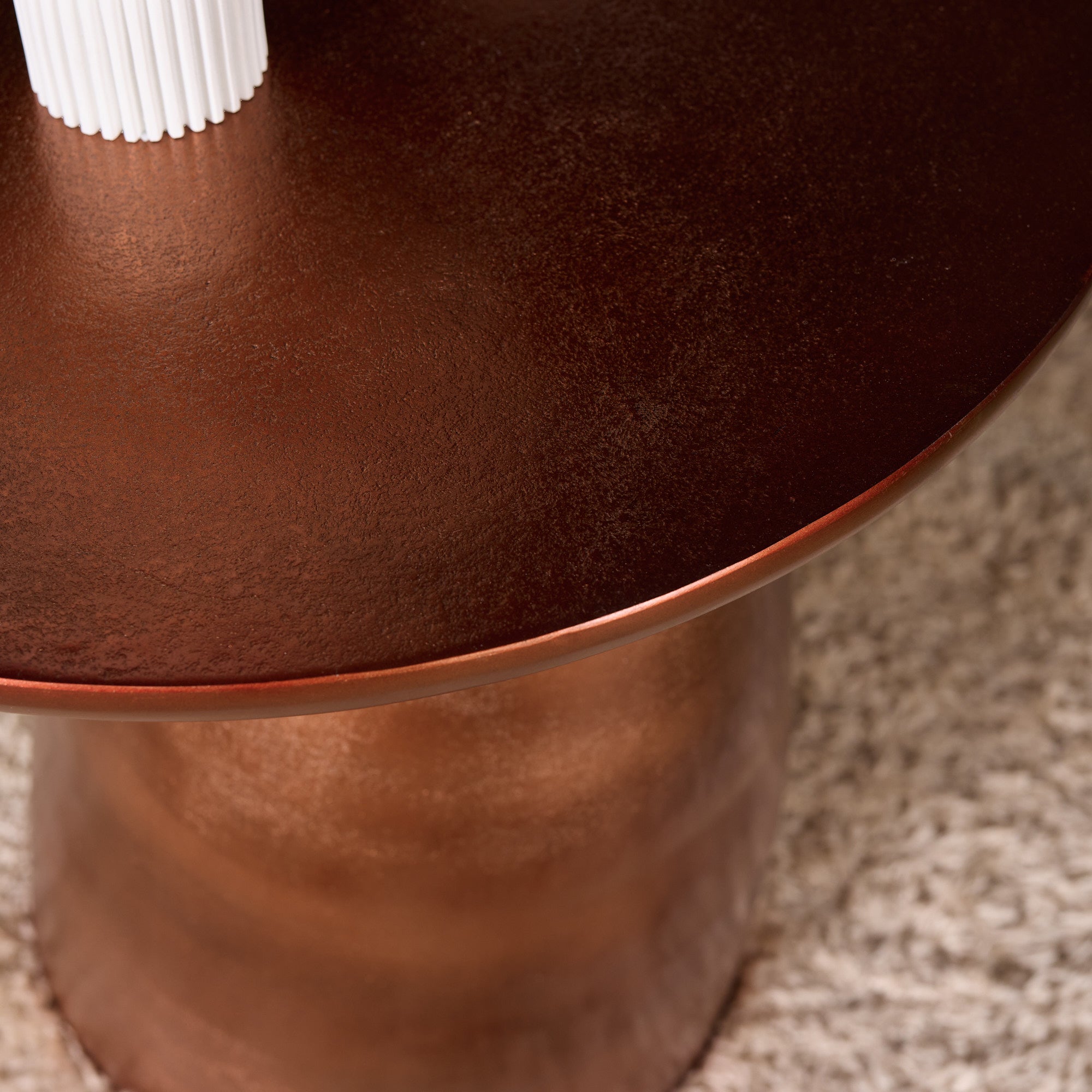 Beistelltisch Jarah Kupfergold – runder Aluminiumtisch mit edlem Metall-Finish, 55 x 55 x 55 cm