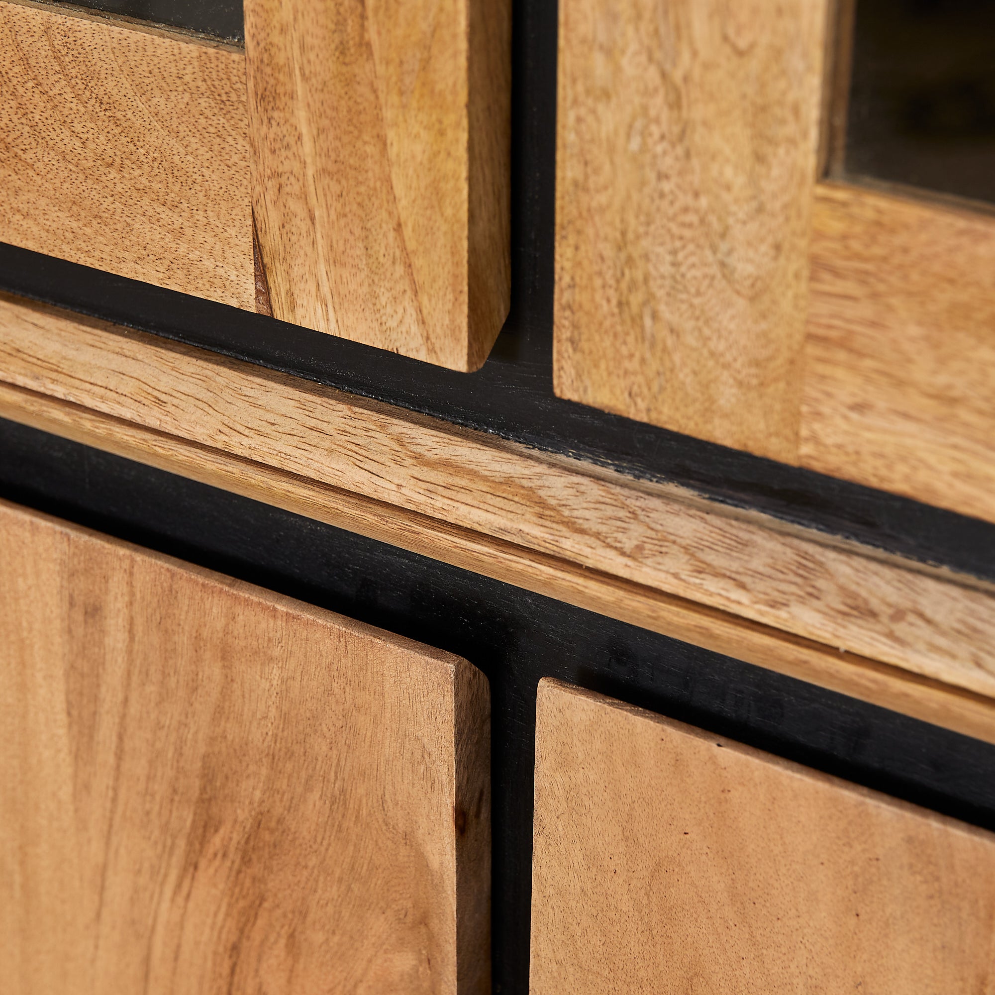 Vitrine Rois – Schrank aus Mangoholz & Metall mit 6 Türen, 160 x 45 x 200 cm