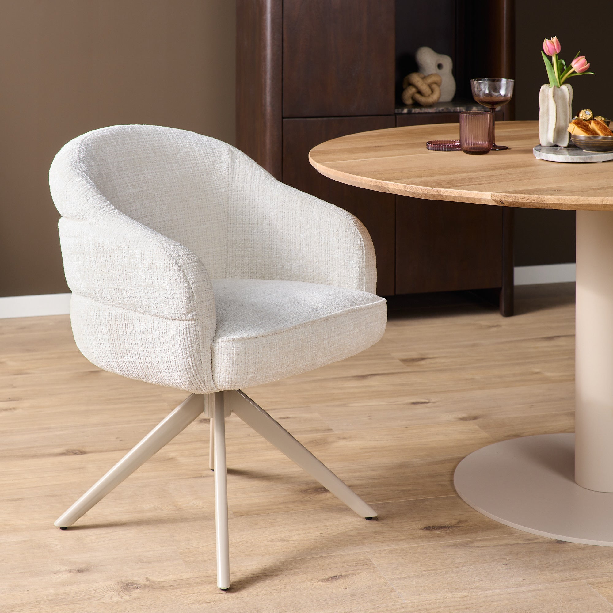 Esszimmerstuhl Bella (2er-Set) | Off-White | Fuß Sandfarben | Mit Armlehne