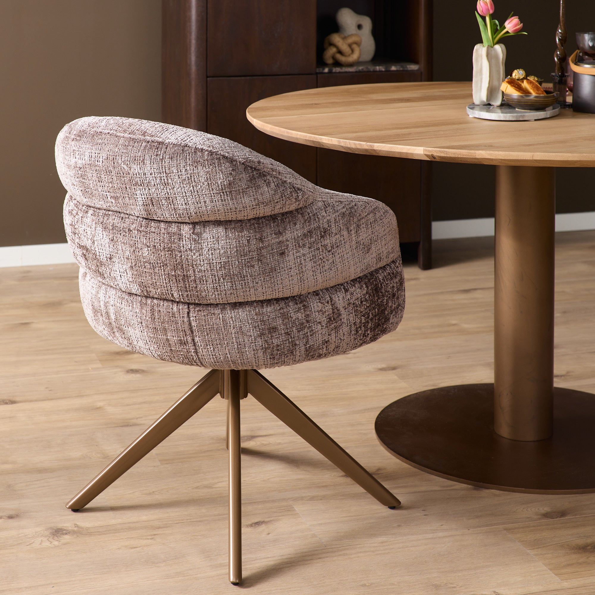 Esszimmerstuhl Bella (2er-Set) | Lehm | Fuß Bronze | Mit Armlehne