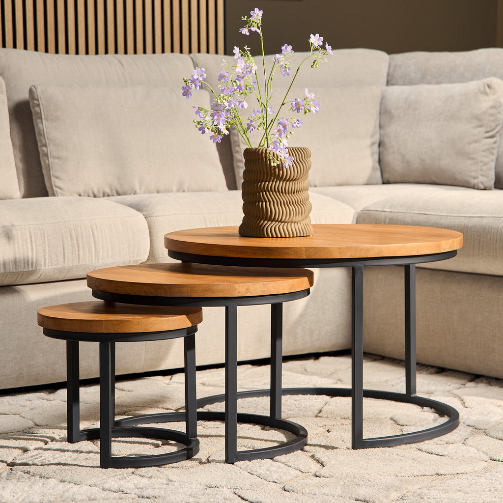 Couchtisch-Set Delta Natur – 3 runde Tische aus Mangoholz & schwarzem Stahlrahmen, Ø70/50/35 cm, Höhe 45/38/31 cm