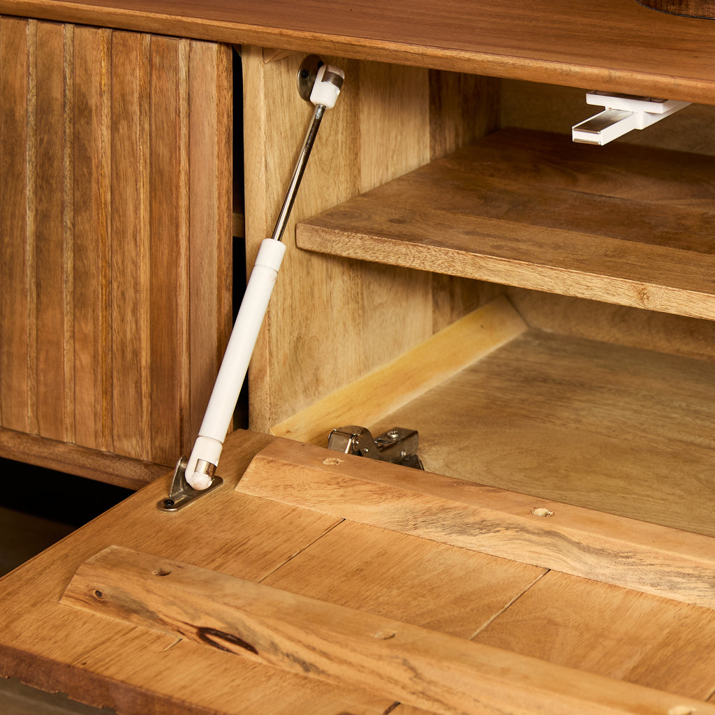 Schwebendes TV-Board Mandy Naturel – Lowboard aus Mangoholz 120×30×35 cm mit Lamellen-Front & Push-to-Open-System