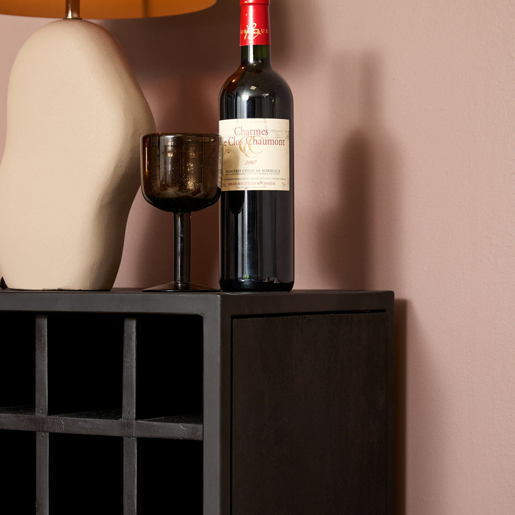 Weinbar Sydney Schwarz 55x35x90 cm – Stilvolle Minibar aus Mangoholz mit Fischgrätmuster & Stauraum für Gläser & Flaschen