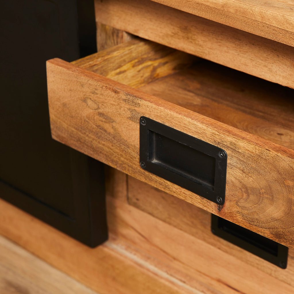 TV-Board Nizza 200 x 45 x 50 cm – Mangoholz & schwarze Metalltüren, mit 2 Türen & 4 Schubladen