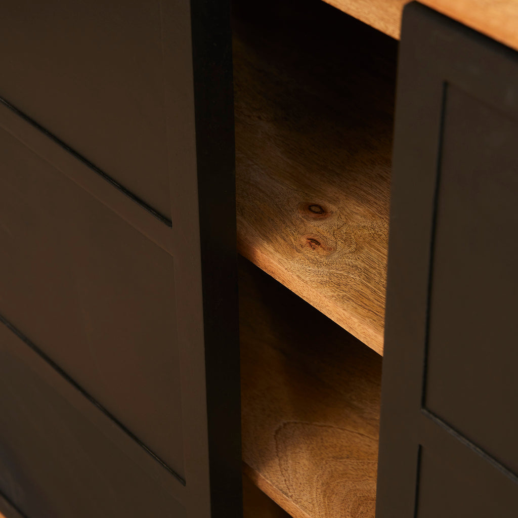 Vitrine Nizza – Mangoholzschrank mit schwarzen Metalltüren, 160×45×220 cm, 4 Türen & 6 Schubladen im modernen Design