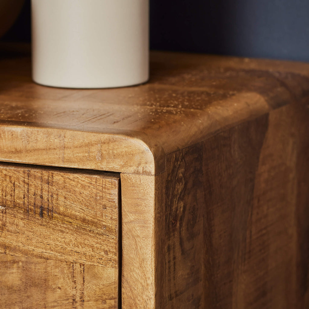 Schrank Raven Natur – Mangoholz mit Designelementen, 1 Schublade & 2 Türen, 100 x 45 x 115 cm