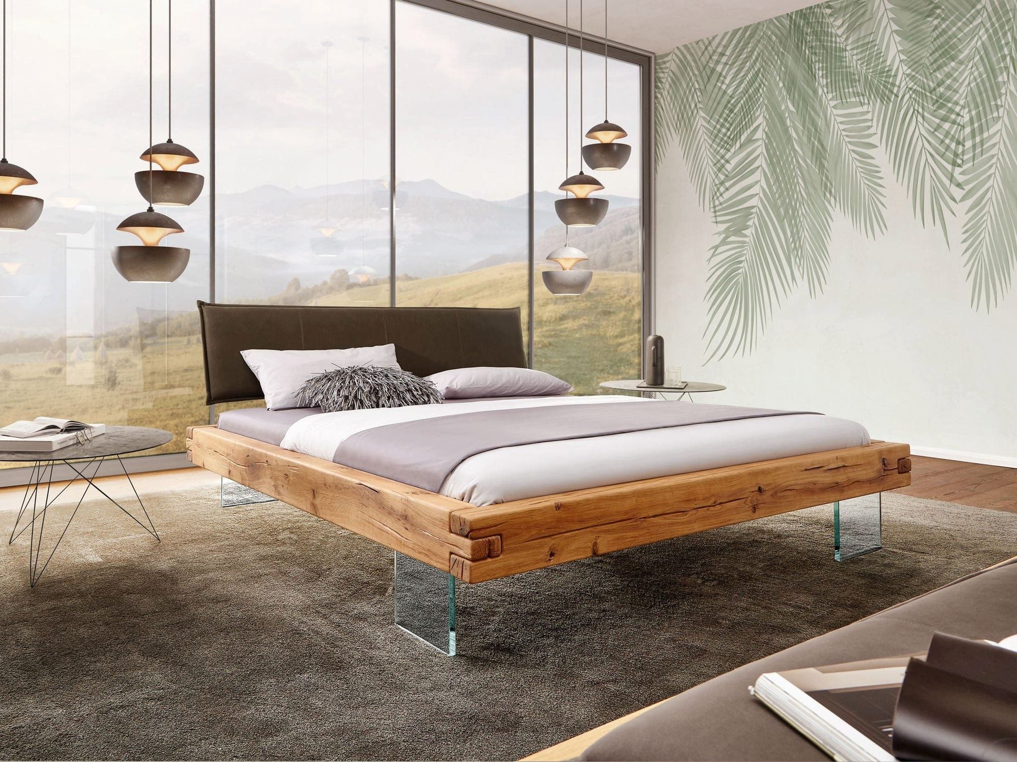 Massivholzbett Wildeiche 180x200cm mit Stoffkopfteil & Glasfüßen, Designer Balkenbett 180x200cm