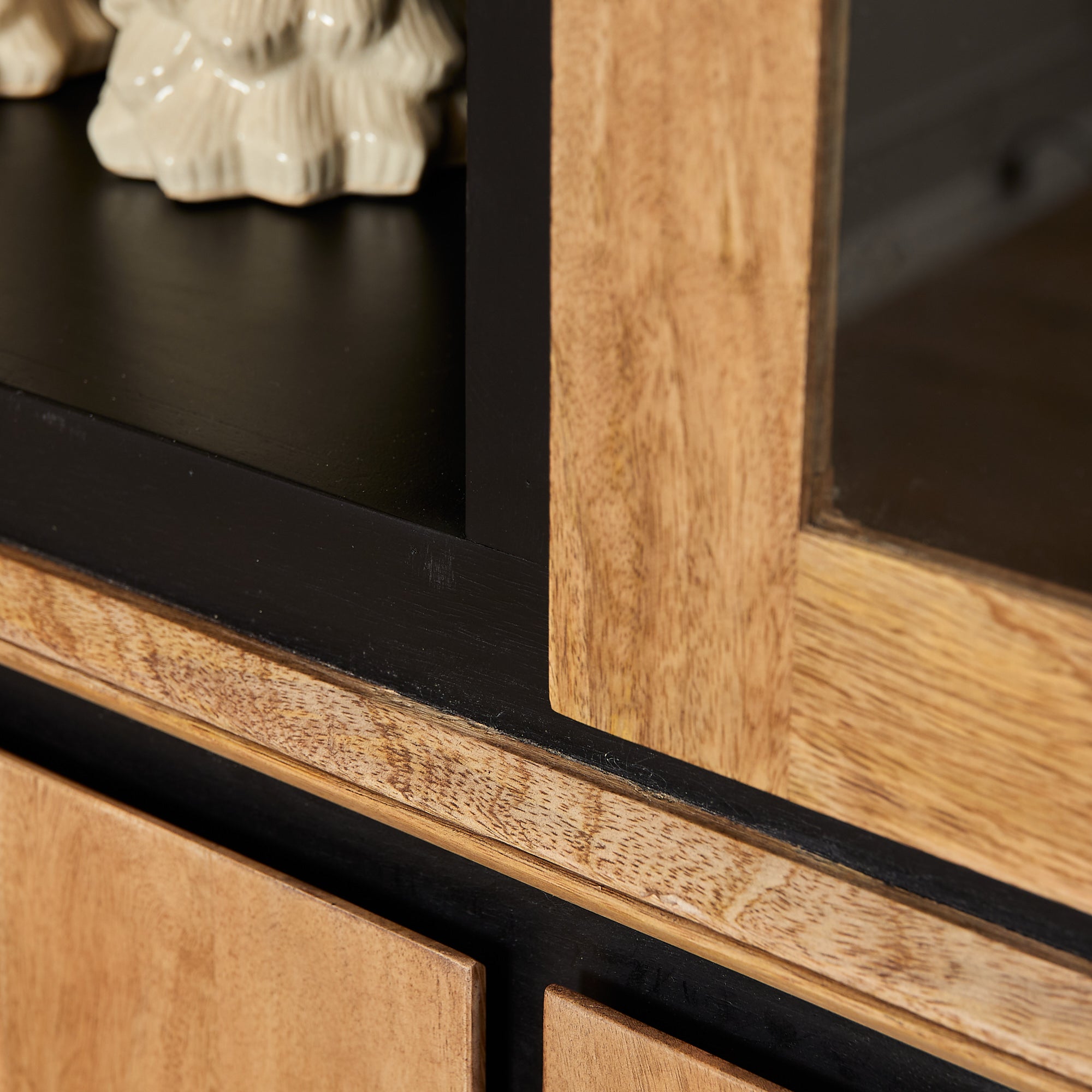 Vitrine Rois – Schrank aus Mangoholz & Metall mit 6 Türen, 160 x 45 x 200 cm