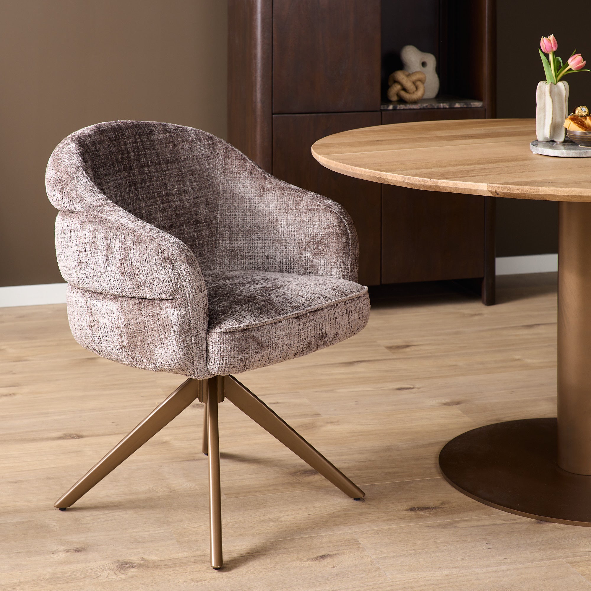 Esszimmerstuhl Bella (2er-Set) | Lehm | Fuß Bronze | Mit Armlehne